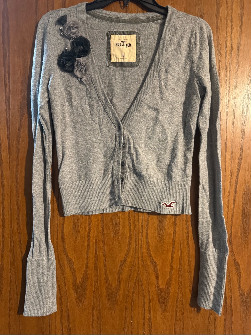 Hollister Light Gray Cropped V-Neck Cardigan with Floral Appliqué